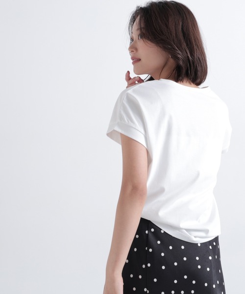 NATURAL BEAUTY BASIC(ナチュラルビューティーベーシック)の「フロッキーロゴTシャツ(Tシャツ/カットソー・レディース・ベージュ/オフホワイト/チャコールグレー・フリ-)」の8枚目の写真