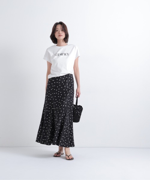 NATURAL BEAUTY BASIC(ナチュラルビューティーベーシック)の「フロッキーロゴTシャツ(Tシャツ/カットソー・レディース・ベージュ/オフホワイト/チャコールグレー・フリ-)」の11枚目の写真