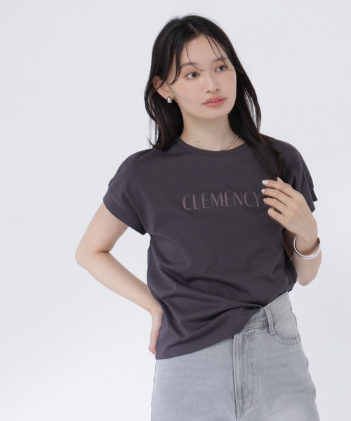 NATURAL BEAUTY BASIC(ナチュラルビューティーベーシック)の「フロッキーロゴTシャツ(Tシャツ/カットソー・レディース・ベージュ/オフホワイト/チャコールグレー・フリ-)」の13枚目の写真