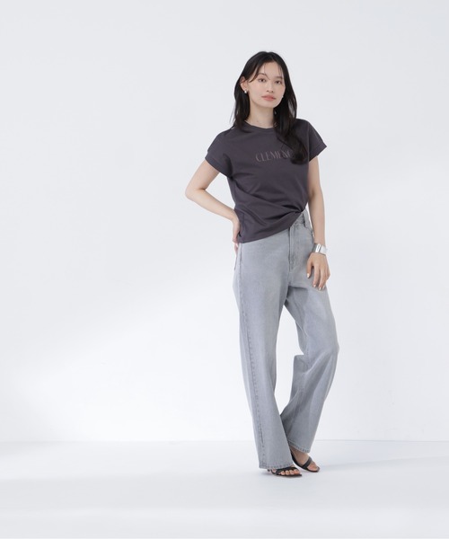 NATURAL BEAUTY BASIC(ナチュラルビューティーベーシック)の「フロッキーロゴTシャツ(Tシャツ/カットソー・レディース・ベージュ/オフホワイト/チャコールグレー・フリ-)」の15枚目の写真