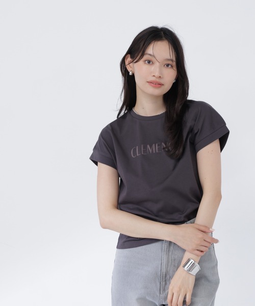 NATURAL BEAUTY BASIC(ナチュラルビューティーベーシック)の「フロッキーロゴTシャツ(Tシャツ/カットソー・レディース・ベージュ/オフホワイト/チャコールグレー・フリ-)」の22枚目の写真