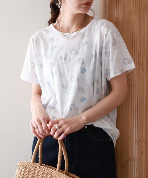 Emago（イマゴ）の「EMAGO 花ｵﾊﾟｰﾙﾌﾟﾘﾝﾄﾚｷﾞｭﾗｰT 半袖（Tシャツ/カットソー・レディース・ホワイト・FREE）」の2枚目の写真