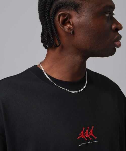 JORDAN BRAND(ジョーダンブランド)の「ジョーダン フライト メンズ オーバーサイズド グラフィック Tシャツ / Jordan Flight Men's Oversized Graphic T-Shirt IF3133-010 Black(Tシャツ/カットソー・メンズ・ブラック・XS/XL/S/M/L/2XL)」の4枚目の写真