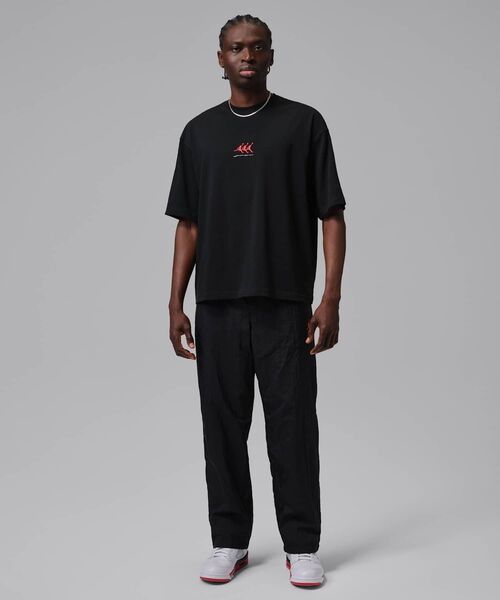 JORDAN BRAND(ジョーダンブランド)の「ジョーダン フライト メンズ オーバーサイズド グラフィック Tシャツ / Jordan Flight Men's Oversized Graphic T-Shirt IF3133-010 Black(Tシャツ/カットソー・メンズ・ブラック・XS/XL/S/M/L/2XL)」の2枚目の写真
