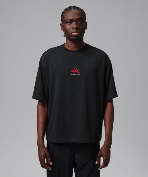 JORDAN BRAND(ジョーダンブランド)の「ジョーダン フライト メンズ オーバーサイズド グラフィック Tシャツ / Jordan Flight Men's Oversized Graphic T-Shirt IF3133-010 Black(Tシャツ/カットソー・メンズ・ブラック・XS/XL/S/M/L/2XL)」の1枚目の写真