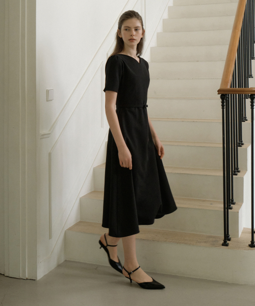REORG(リオルグ)の「GIR TULIP NECK FLARE OPS BLACK(ワンピース・レディース・その他・SMALL/MEDIUM/LARGE)」の3枚目の写真