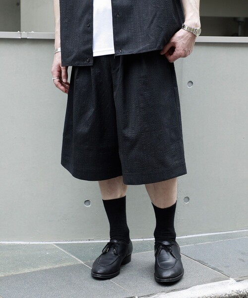 marka(マーカ)の「【marka/マーカ】DOUBLE TUCK SHORTS(その他パンツ・メンズ・ブラック・1/2)」の1枚目の写真
