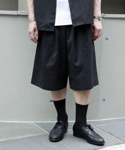 marka(マーカ)の「【marka/マーカ】DOUBLE TUCK SHORTS(その他パンツ・メンズ・ブラック・1/2)」の2枚目の写真
