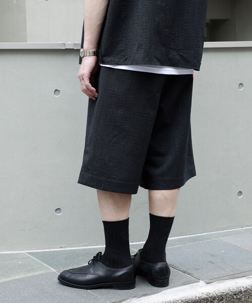 marka(マーカ)の「【marka/マーカ】DOUBLE TUCK SHORTS(その他パンツ・メンズ・ブラック・1/2)」の4枚目の写真