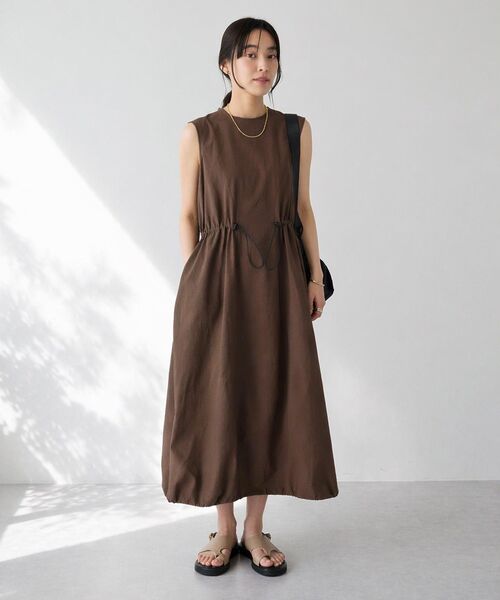 CRAFT STANDARD BOUTIQUE(クラフトスタンダードブティック)の「【吸水速乾】シアサッカーノースリーブワンピース(ワンピース・レディース・グレイッシュベージュ/ブラウン/ブラック・FREE)」の3枚目の写真