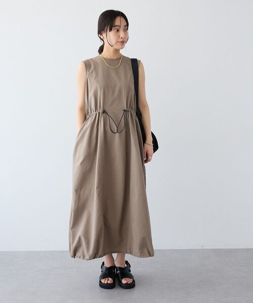 CRAFT STANDARD BOUTIQUE(クラフトスタンダードブティック)の「【吸水速乾】シアサッカーノースリーブワンピース(ワンピース・レディース・グレイッシュベージュ/ブラウン/ブラック・FREE)」の11枚目の写真