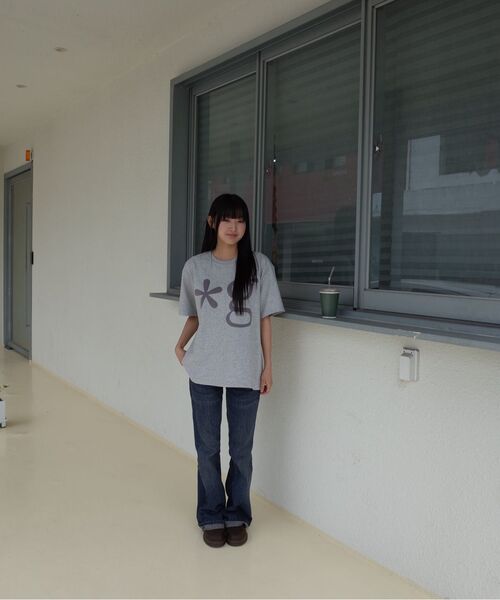 GRUNDEN(グルンデン)の「SIGNATURE LOGO T-SHIRT (MELANGE GREY)(Tシャツ/カットソー・レディース・その他・SMALL/MEDIUM/LARGE)」の6枚目の写真