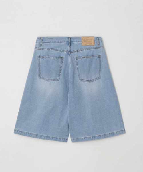 BUTTON UP(ボタンアップ)の「ライトウォッシュバミューダデニムパンツ(その他パンツ・レディース・その他・SMALL/MEDIUM/LARGE)」の3枚目の写真