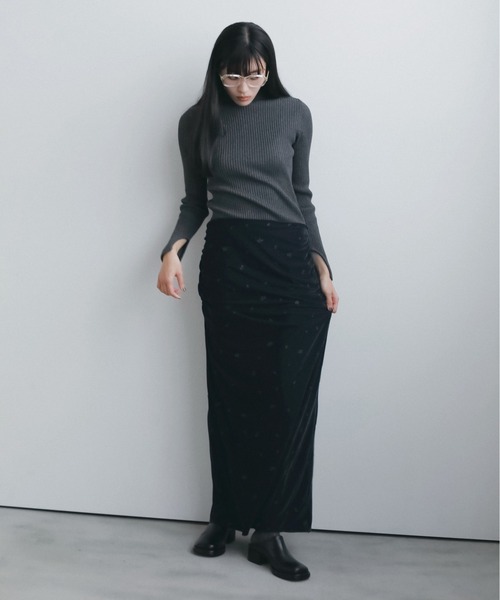 anuke(アンヌーク)の「Embroidery Flower Velourskirt(スカート・レディース・ネイビー/ブラウン・38inch/36inch)」の3枚目の写真