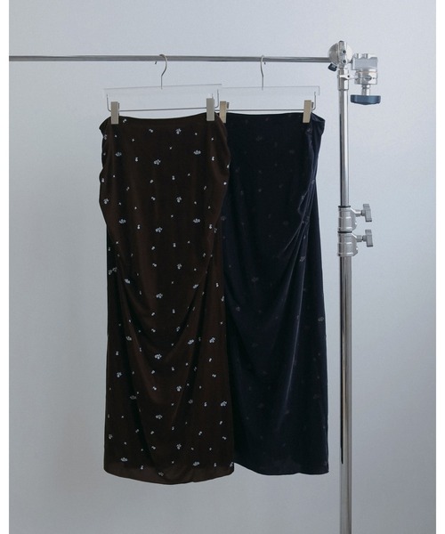 anuke(アンヌーク)の「Embroidery Flower Velourskirt(スカート・レディース・ネイビー/ブラウン・38inch/36inch)」の8枚目の写真