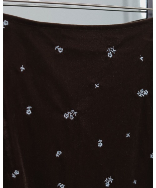 anuke(アンヌーク)の「Embroidery Flower Velourskirt(スカート・レディース・ネイビー/ブラウン・38inch/36inch)」の9枚目の写真