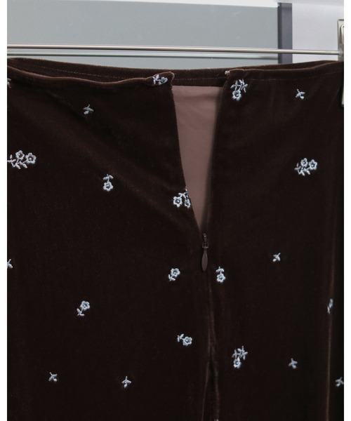 anuke(アンヌーク)の「Embroidery Flower Velourskirt(スカート・レディース・ネイビー/ブラウン・38inch/36inch)」の10枚目の写真