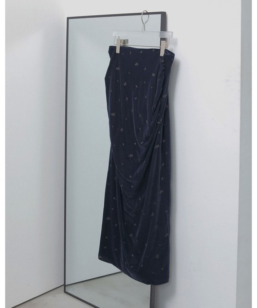 anuke(アンヌーク)の「Embroidery Flower Velourskirt(スカート・レディース・ネイビー/ブラウン・38inch/36inch)」の12枚目の写真
