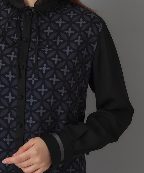 DRESSTERIOR(ドレステリア)の「オーバーラップサークル フリルカラーボウタイブラウス(シャツ/ブラウス・レディース・ブラック系・34/38/36)」の15枚目の写真