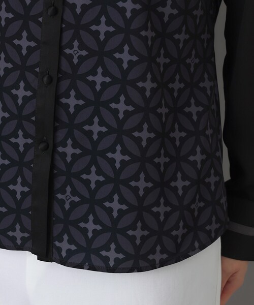 DRESSTERIOR(ドレステリア)の「オーバーラップサークル フリルカラーボウタイブラウス(シャツ/ブラウス・レディース・ブラック系・34/38/36)」の17枚目の写真