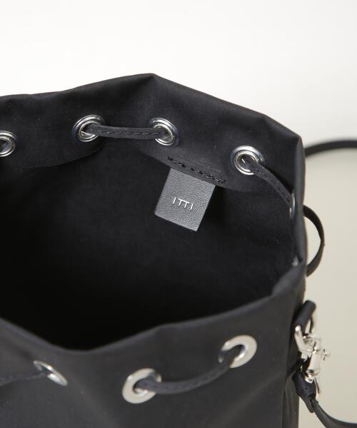 ITTI(イッチ)の「ITTI/別注 DRAWSTRING POUCH / ミリクロス(ショルダーバッグ・メンズ・ブラック・FREE)」の8枚目の写真