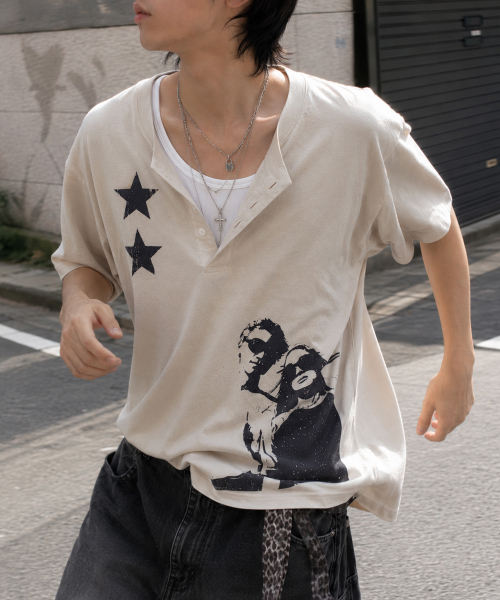 GRAVER（グレーバー）の「[ユニセックス]STAR2 ヘンリーネック半袖Tシャツ 2色（Tシャツ/カットソー・レディース・Beige/チャコールグレー・MEDIUM/LARGE）」の3枚目の写真