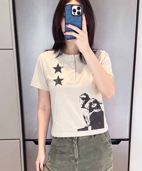 GRAVER（グレーバー）の「[ユニセックス]STAR2 ヘンリーネック半袖Tシャツ 2色（Tシャツ/カットソー・レディース・Beige/チャコールグレー・MEDIUM/LARGE）」の4枚目の写真