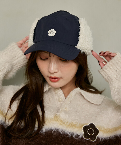MARY QUANT（マリークワント）の「MARY QUANT × PUBLUX/マリークワント マリークワント ワンポイント 刺繍 フライトキャップ　限定展開（キャップ・レディース・チャコールグレー/ベージュ/ネイビー・ONE SIZE）」の3枚目の写真