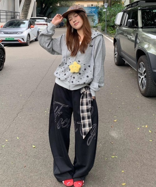 AVYL(アヴィル)の「星柄切り替えジップアップパーカー(パーカー・レディース・グレー/ピンク・M)」の4枚目の写真