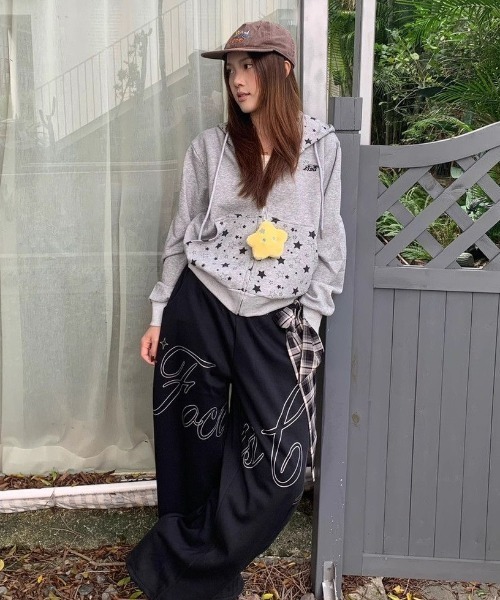 AVYL(アヴィル)の「星柄切り替えジップアップパーカー(パーカー・レディース・グレー/ピンク・M)」の11枚目の写真