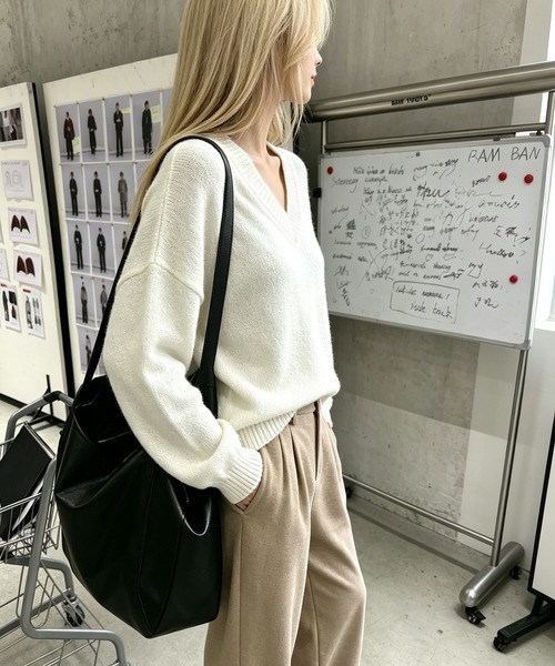 BLoomMe(ブルームミー)の「Vネックニットプルオーバー(ニット/セーター・レディース・グレー/ブラック/オフホワイト・M)」の10枚目の写真