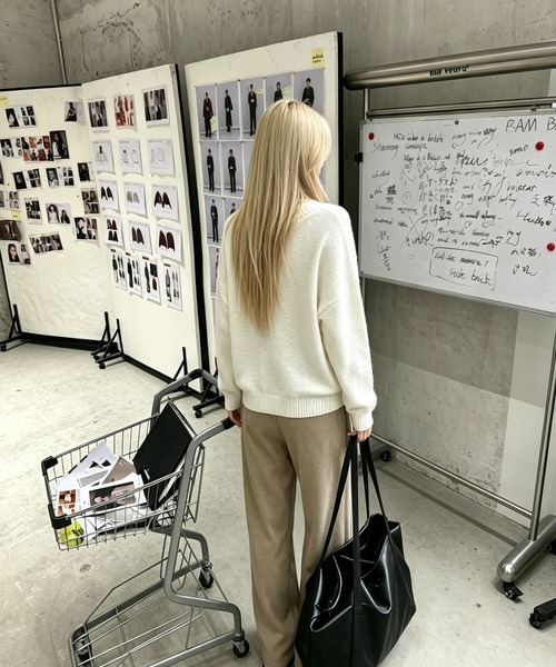 BLoomMe(ブルームミー)の「Vネックニットプルオーバー(ニット/セーター・レディース・グレー/ブラック/オフホワイト・M)」の7枚目の写真