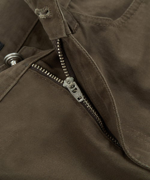 TOFFEE(トフィー)の「CURB チノパンツ (KHAKI BROWN)(その他パンツ・メンズ・その他・SMALL/MEDIUM/LARGE/X-LARGE)」の5枚目の写真