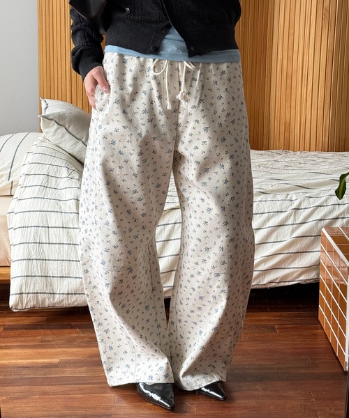 MUHET（ミュエータ）の「assorted wide cargo easy pants / アソートワイドカーゴイージーパンツ（カーゴパンツ・レディース・ブラック/アイボリー/ブラウン/カーキ・LARGE/MEDIUM/SMALL）」の22枚目の写真
