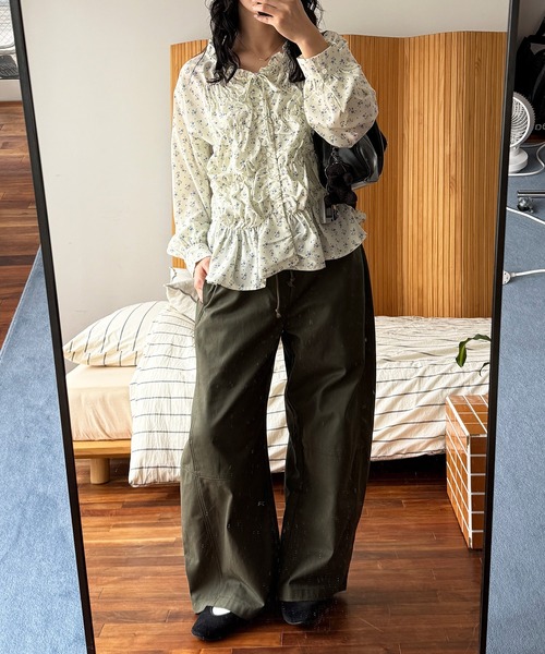 MUHET（ミュエータ）の「assorted wide cargo easy pants / アソートワイドカーゴイージーパンツ（カーゴパンツ・レディース・ブラック/アイボリー/ブラウン/カーキ・LARGE/MEDIUM/SMALL）」の15枚目の写真