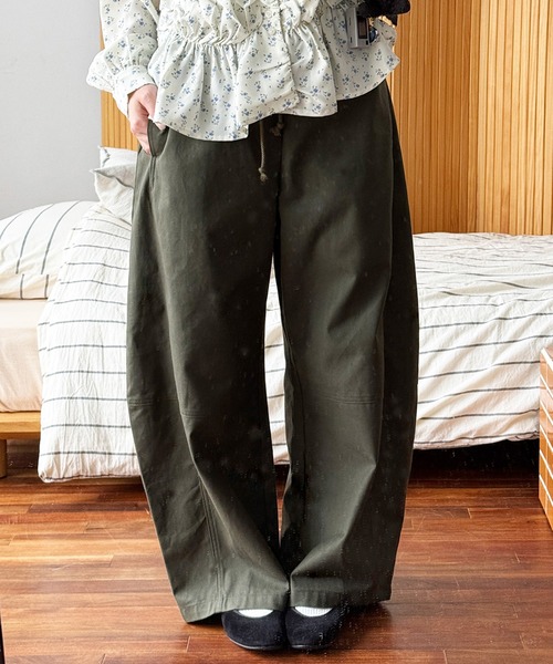 MUHET（ミュエータ）の「assorted wide cargo easy pants / アソートワイドカーゴイージーパンツ（カーゴパンツ・レディース・ブラック/アイボリー/ブラウン/カーキ・LARGE/MEDIUM/SMALL）」の14枚目の写真
