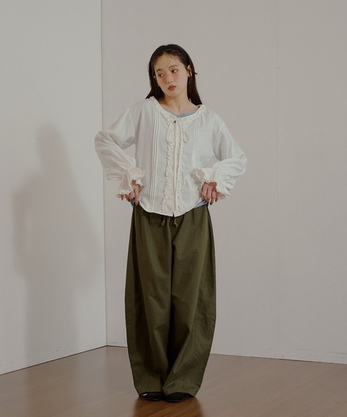 MUHET（ミュエータ）の「assorted wide cargo easy pants / アソートワイドカーゴイージーパンツ（カーゴパンツ・レディース・ブラック/アイボリー/ブラウン/カーキ・LARGE/MEDIUM/SMALL）」の18枚目の写真