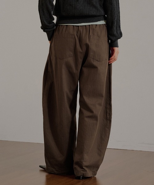 MUHET（ミュエータ）の「assorted wide cargo easy pants / アソートワイドカーゴイージーパンツ（カーゴパンツ・レディース・ブラック/アイボリー/ブラウン/カーキ・LARGE/MEDIUM/SMALL）」の9枚目の写真