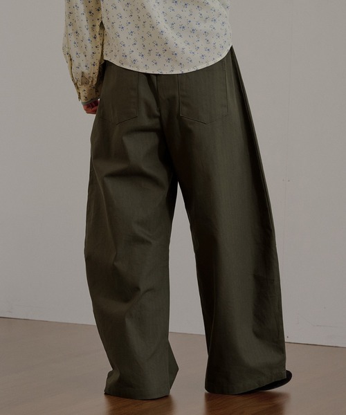 MUHET（ミュエータ）の「assorted wide cargo easy pants / アソートワイドカーゴイージーパンツ（カーゴパンツ・レディース・ブラック/アイボリー/ブラウン/カーキ・LARGE/MEDIUM/SMALL）」の17枚目の写真