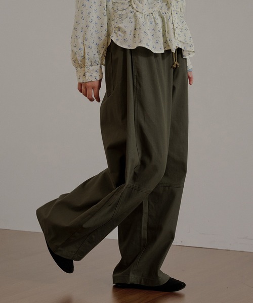 MUHET（ミュエータ）の「assorted wide cargo easy pants / アソートワイドカーゴイージーパンツ（カーゴパンツ・レディース・ブラック/アイボリー/ブラウン/カーキ・LARGE/MEDIUM/SMALL）」の16枚目の写真