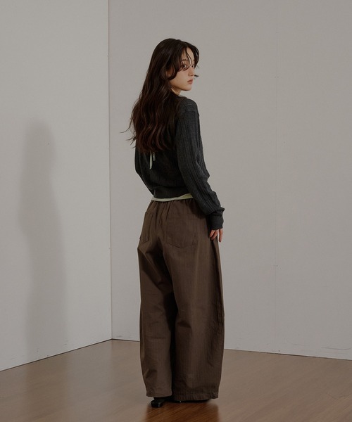 MUHET（ミュエータ）の「assorted wide cargo easy pants / アソートワイドカーゴイージーパンツ（カーゴパンツ・レディース・ブラック/アイボリー/ブラウン/カーキ・LARGE/MEDIUM/SMALL）」の12枚目の写真