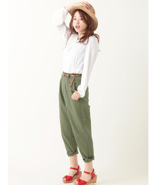 earth music&ecology（アースミュージックアンドエコロジー）の「【2016Spring】マムパンツ（その他パンツ・レディース・カーキ/ベージュ・SMALL/MEDIUM）」の2枚目の写真