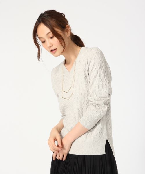 GLOBAL WORK（グローバルワーク）の「【洗えるニット】14ゲージコットンカシミヤケーブルVプルオーバー/719926（ニット/セーター・レディース・ネイビー/ホワイト/ブラウン/グレー・SMALL/LARGE/MEDIUM）」の3枚目の写真