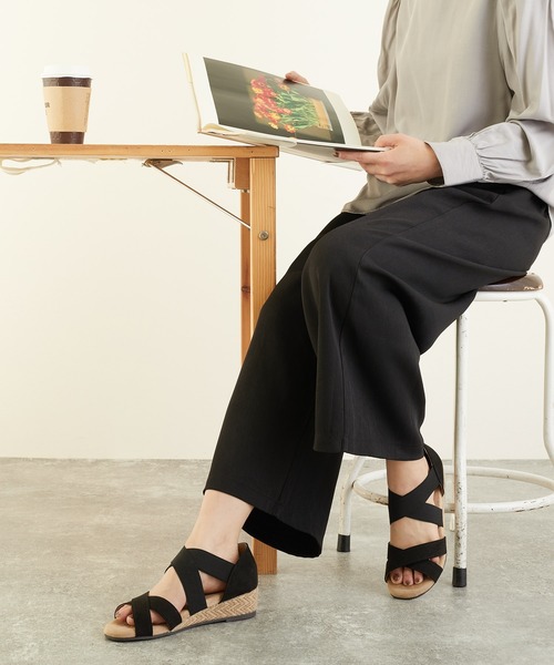 LUGG NAGG(ラグナグ)の「クロスゴムウェッジサンダル【LUGG NAGG SHOES SELECT/ ラグナグシューズセレクト】(サンダル・レディース・ブラック/ベージュ/ライトインディゴブルー/グレー/ダークインディゴブルー/ブラウン系その他/マスタード・23.5/24/24.5/23/24.0cm/23.5cm/23.0cm/24.5cm)」の14枚目の写真