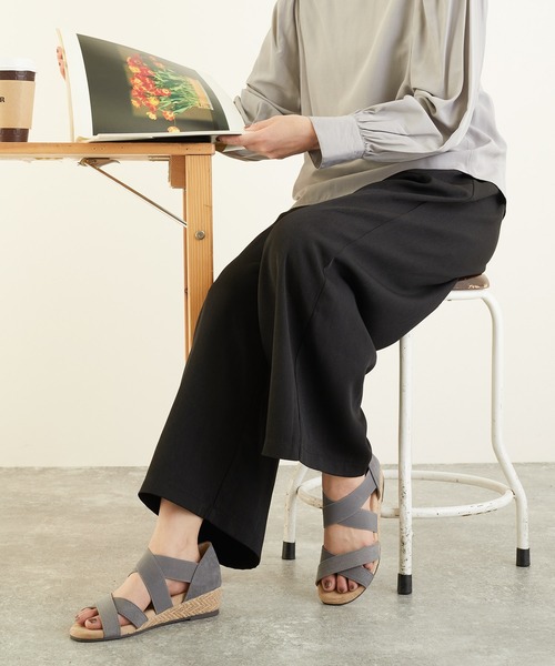 LUGG NAGG(ラグナグ)の「クロスゴムウェッジサンダル【LUGG NAGG SHOES SELECT/ ラグナグシューズセレクト】(サンダル・レディース・ブラック/ベージュ/ライトインディゴブルー/グレー/ダークインディゴブルー/ブラウン系その他/マスタード・23.5/24/24.5/23/24.0cm/23.5cm/23.0cm/24.5cm)」の10枚目の写真