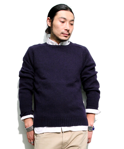 BEAMS PLUS(ビームスプラス)の「BEAMS PLUS / クルーネックニット(ニット/セーター・メンズ・グレー/ライトブラウン/グリーン/ネイビー/パープル/イエロー/ピンク/ローズ・SMALL/MEDIUM/LARGE/X-LARGE)」の1枚目の写真