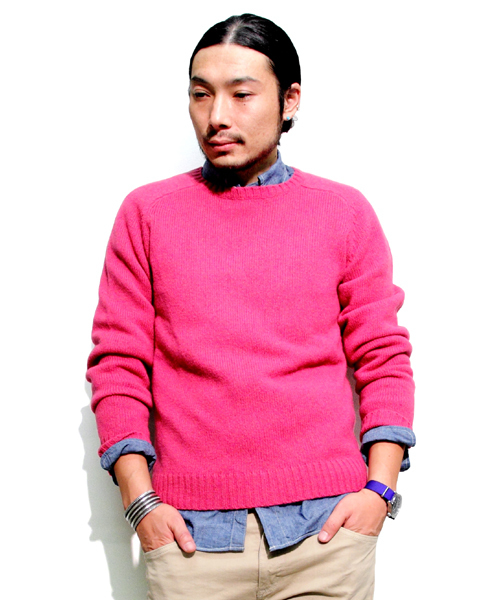 BEAMS PLUS(ビームスプラス)の「BEAMS PLUS / クルーネックニット(ニット/セーター・メンズ・グレー/ライトブラウン/グリーン/ネイビー/パープル/イエロー/ピンク/ローズ・SMALL/MEDIUM/LARGE/X-LARGE)」の8枚目の写真