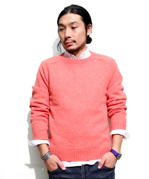 BEAMS PLUS(ビームスプラス)の「BEAMS PLUS / クルーネックニット(ニット/セーター・メンズ・グレー/ライトブラウン/グリーン/ネイビー/パープル/イエロー/ピンク/ローズ・SMALL/MEDIUM/LARGE/X-LARGE)」の7枚目の写真