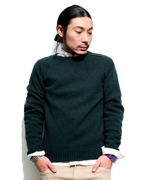 BEAMS PLUS(ビームスプラス)の「BEAMS PLUS / クルーネックニット(ニット/セーター・メンズ・グレー/ライトブラウン/グリーン/ネイビー/パープル/イエロー/ピンク/ローズ・SMALL/MEDIUM/LARGE/X-LARGE)」の4枚目の写真