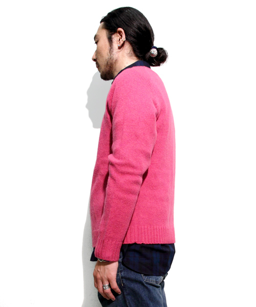 BEAMS PLUS(ビームスプラス)の「BEAMS PLUS / クルーネックニット(ニット/セーター・メンズ・グレー/ライトブラウン/グリーン/ネイビー/パープル/イエロー/ピンク/ローズ・SMALL/MEDIUM/LARGE/X-LARGE)」の10枚目の写真